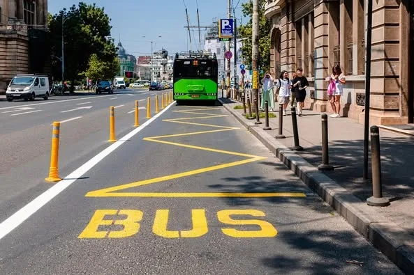 Continuăm prioritizarea transportului public: noi benzi unice în trei puncte cheie din Capitală