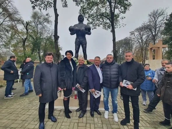 „Eroul de la Sevilla” are monument în Arad