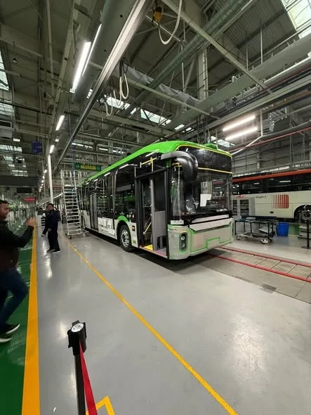 Primul troleibuz din lotul celor 22 de vehicule moderne, electrice și silențioase destinate Bucureștiului este gata