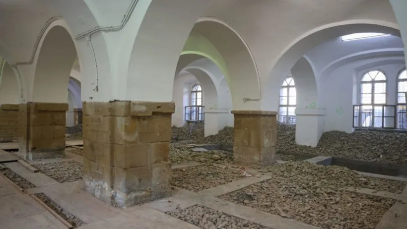 Descoperiri arheologice la Castelul Huniade: ziduri medievale din secolul XIV și perioada lui Iancu de Hunedoara