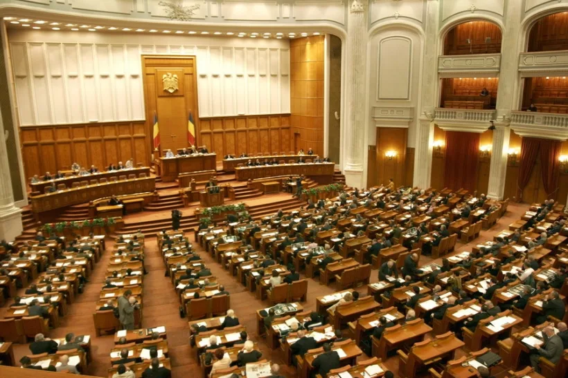 Instituțiile fundamentale ale statului, reunite în Parlament pentru marcarea a 107 ani de la Marea Unire