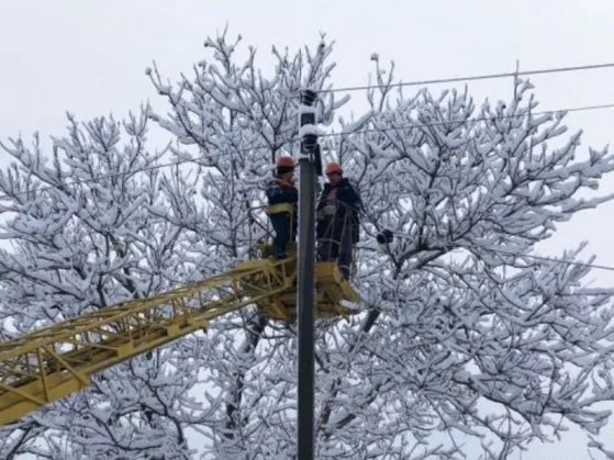Aproape 1.000 de oameni mobilizați pentru intervenții în rețeaua energetică