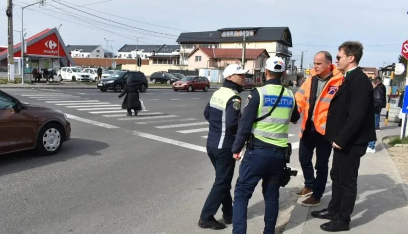 Radarul schimbă semaforul pe roșu când șoferii depășesc viteza într-un oraș din România