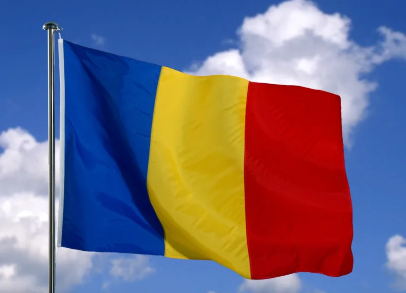 PROIECT: Defăimarea drapelului României sau a imnului național va fi pedepsită cu până la 3 ani de închisoare
