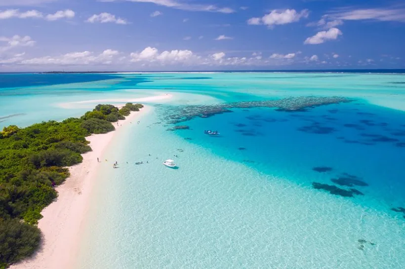 Copie a Copie a Copie a Copie a Copie a Early tourists choices to the sea of Maldives in fancy dresses and suits