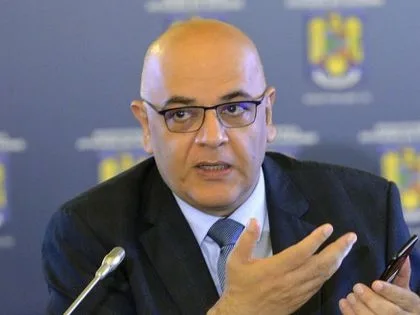 Arafat: "Cei care nu poartă măşti să nu fie lăsaţi în mijloacele de transport în comun"