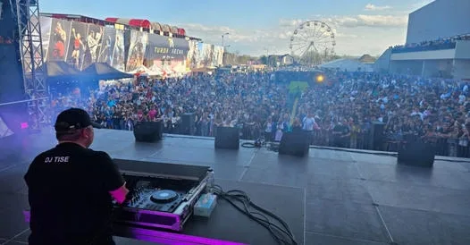 Președintele CJ Cluj a mixat ca DJ în fața a 3.000 de oameni, la inaugurarea Turda Arena