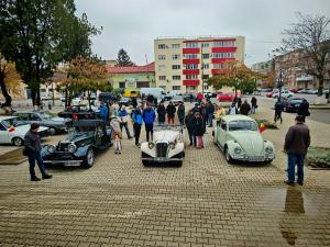 Parada automobilelor de epocă, de Ziua Națională, la Arad