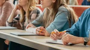 Ministerul Educației: Au fost aprobate 68 de proiecte în cadrul apelurilor de proiecte „Primul student din familie”