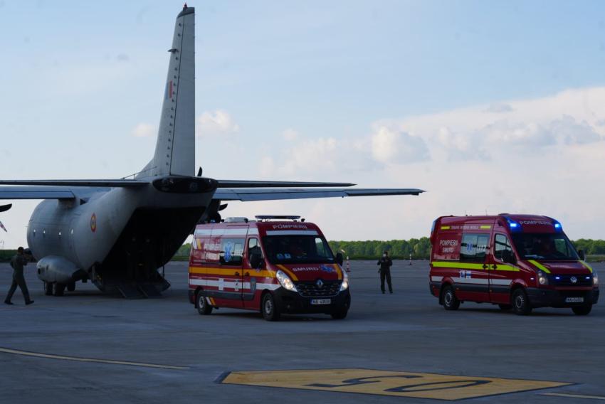 Cei doi militari grav răniți în explozia de la Botoșani, duși de urgență în Belgia cu Spartanul. Operațiune impresionantă de salvare