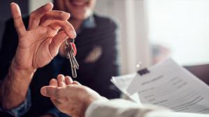 Guvernul a aprobat programul &quot;Noua casă&quot; referitor la stimularea achiziţiilor imobiliare de către familiile tinere