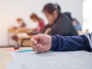 Ministerul Educației testează standarde naționale de evaluare pentru toate disciplinele din trunchiul comun
