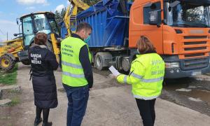 Camion cu 22 tone de deșeuri, ”refuzat” de Garda de Mediu