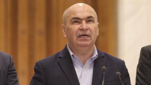 Ilie Bolojan l-a felicitat pe Peter Magyar după victoria istorică din Ungaria. Invitație oficială la București