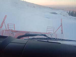 Transalpina se redeschide după închiderea cauzată de viscol și vânt puternic