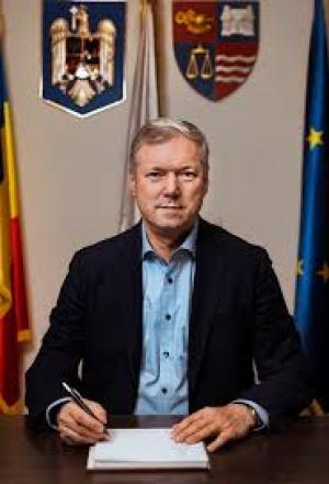 Un oficial din administrația românească sărbătorește întemeierea statului maghiar