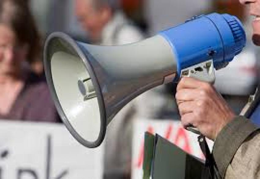 Proteste ale sindicaliștilor la Prefectura din Sfântu Gheorghe