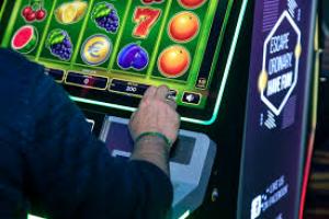 USR propune interzicerea păcănelelor în Capitală