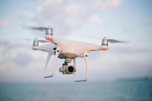 MAI: Evitați utilizarea dronelor în perioada sărbătorilor naționale