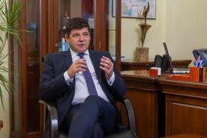 Galați: Se toarnă ultimul strat de asfalt pe DJ 251B, parte a coridorului rutier de 60 km modernizat cu fonduri europene