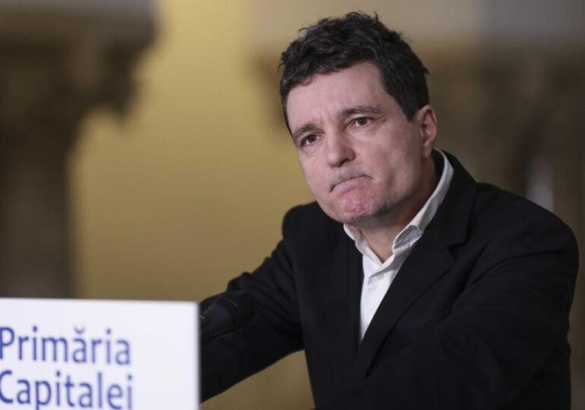 Nicușor Dan și-a depus dosarul de candidatură și lista de semnături La BEC